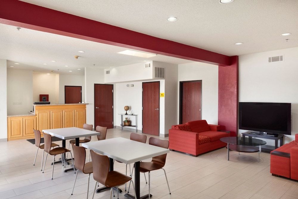 Super 8 by Wyndham Garland Rowlett East Dallas Area 2