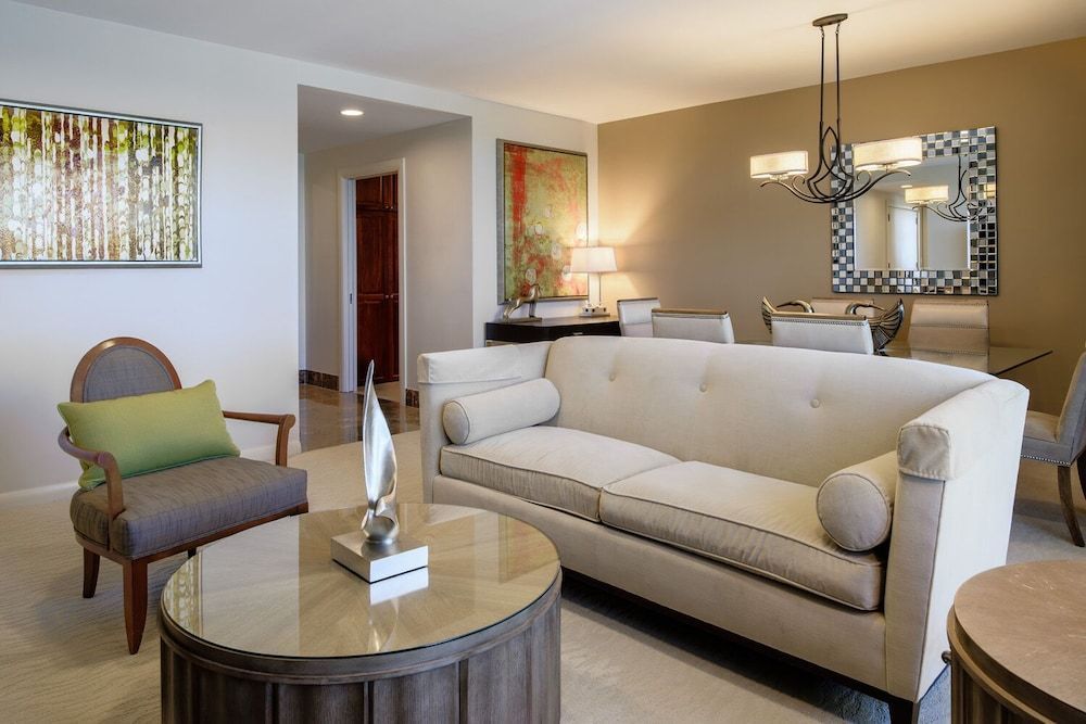 Broadway Plaza, Trademark Collection by Wyndham 1