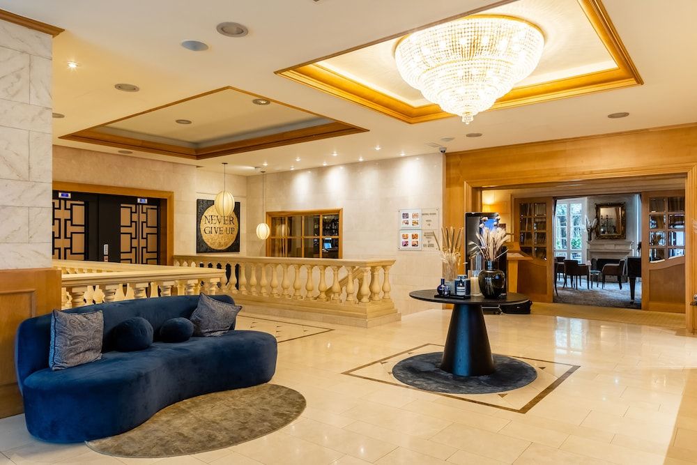 Hotel Le Châtelain 2