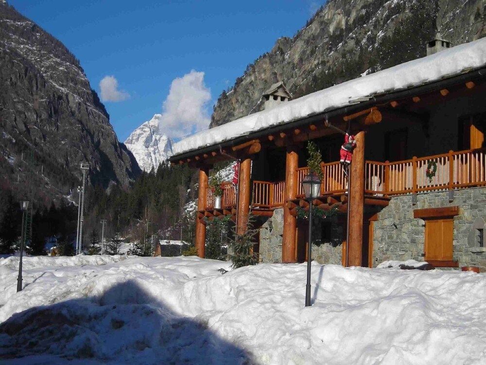 Apartment in Antey-Saint-André near Ski Area 1