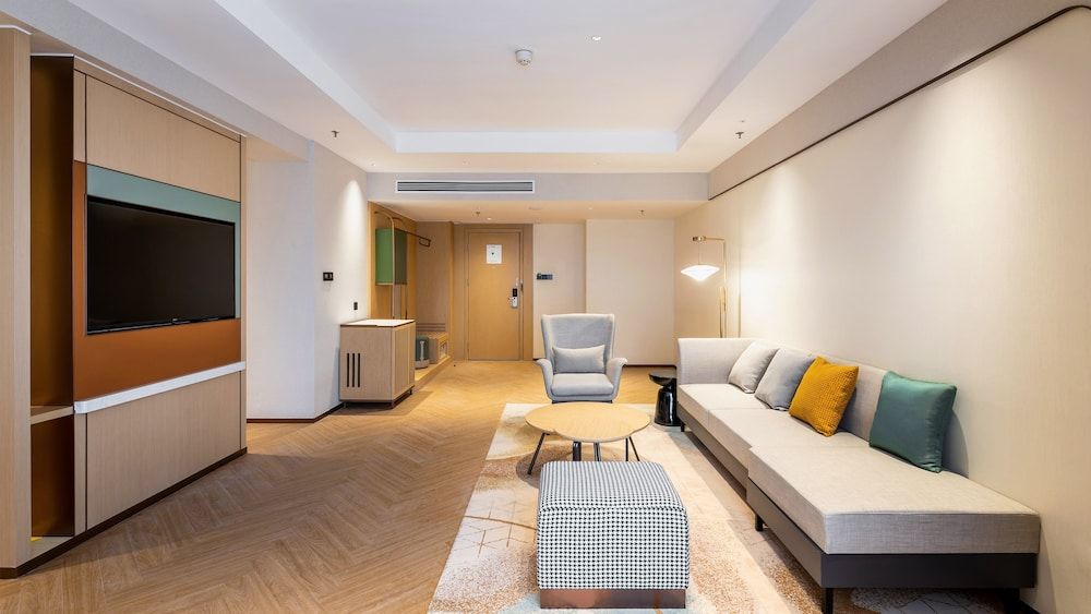 Holiday Inn Chongqing Guanyinqiao by IHG 1