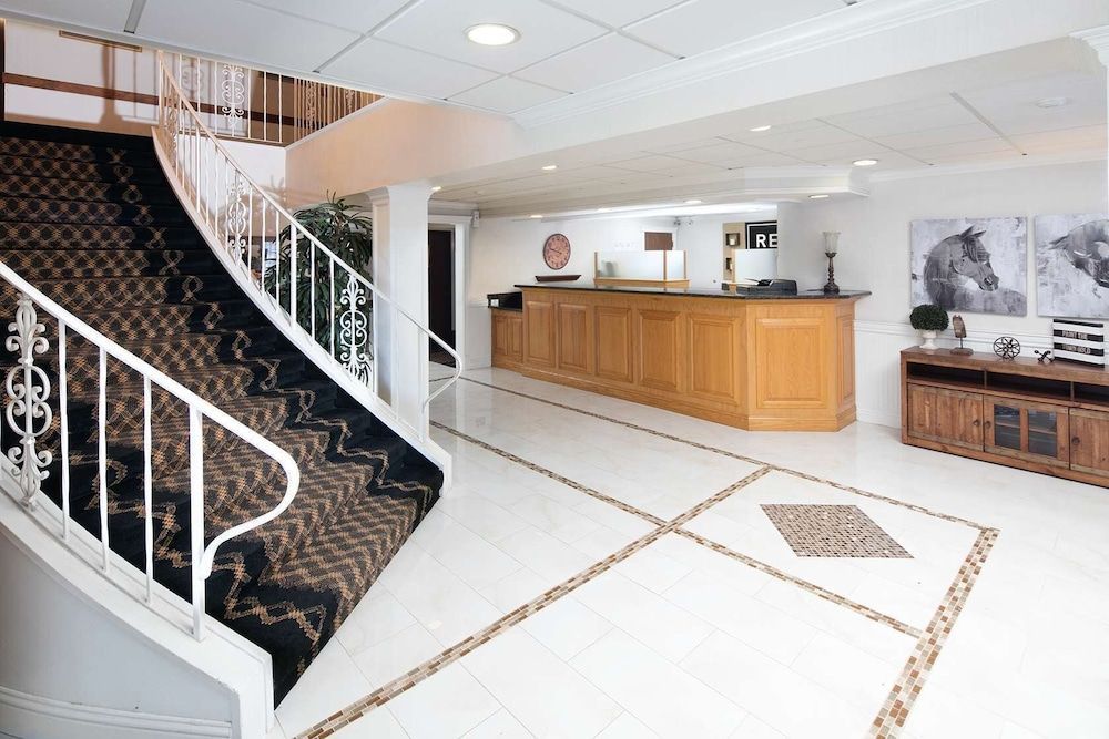 Red Lion Inn & Suites Auburn 2