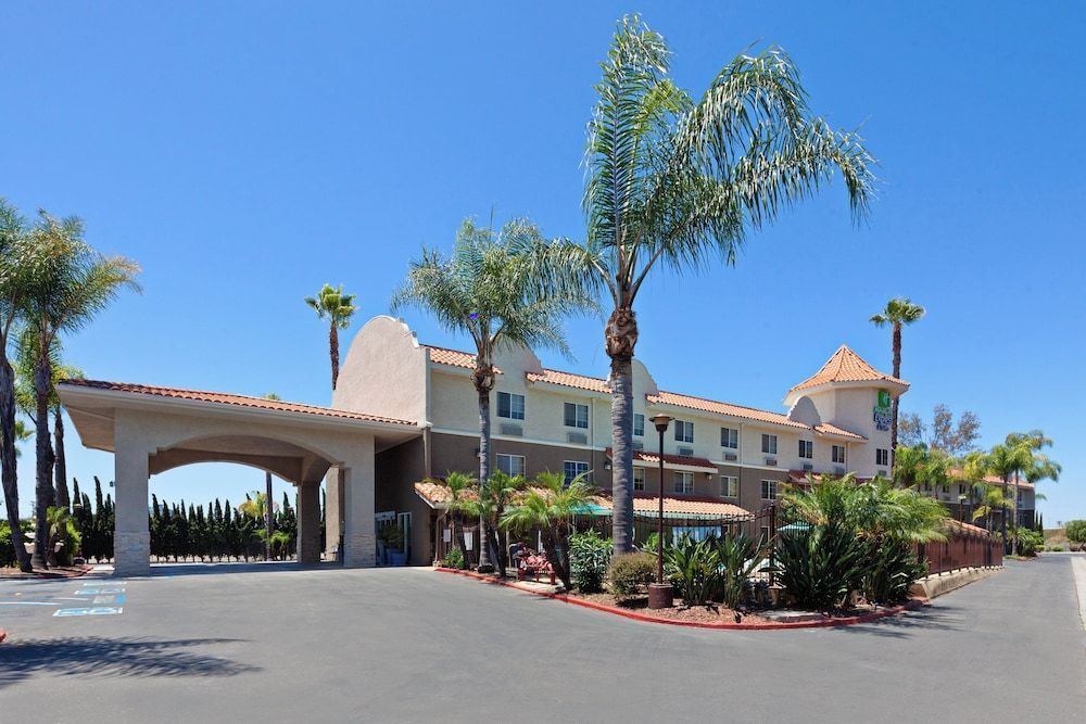 Holiday Inn Express & Suites SAN DIEGO-ESCONDIDO by IHG 1