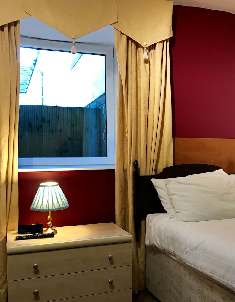 Glenlossie Guest House 1
