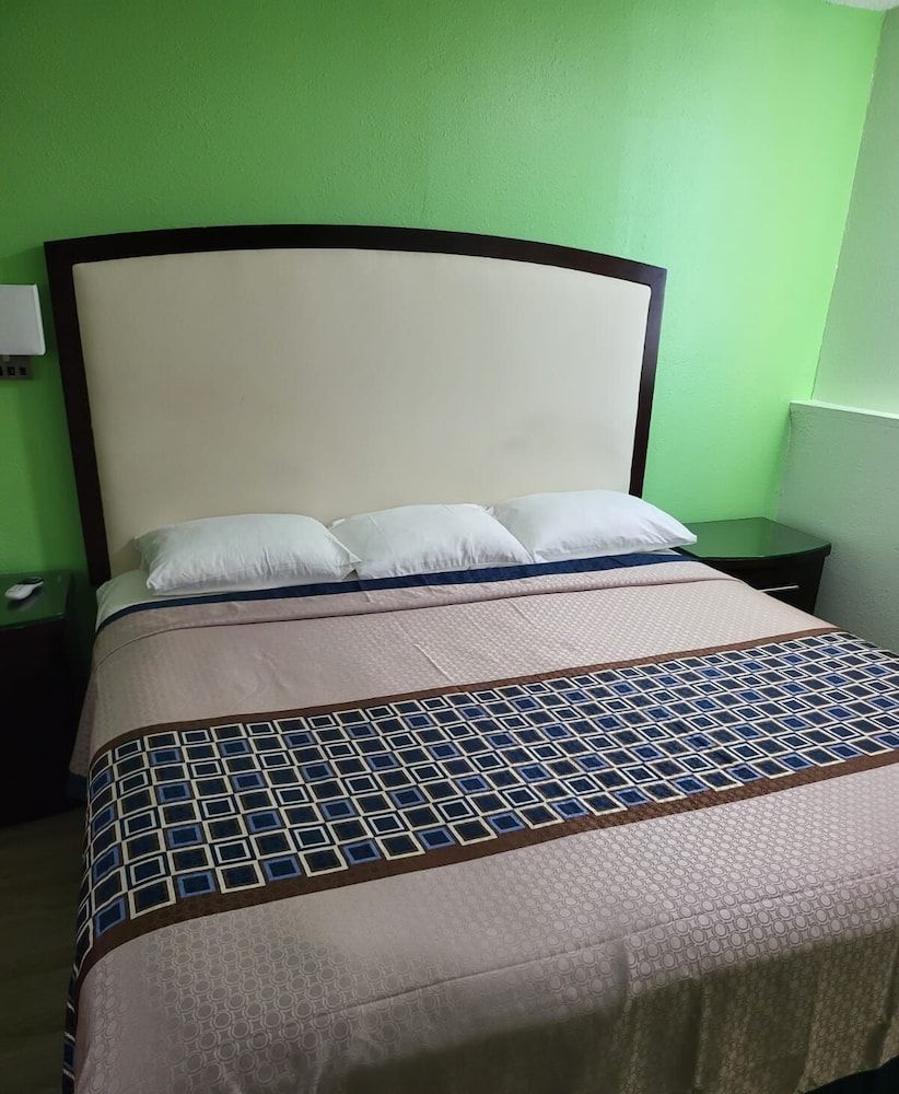 Value Inn & Suites Salina 1