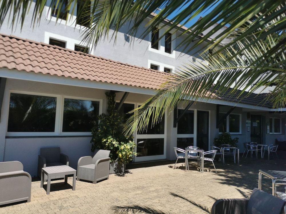 Brit Hotel Confort Pau Lons 1