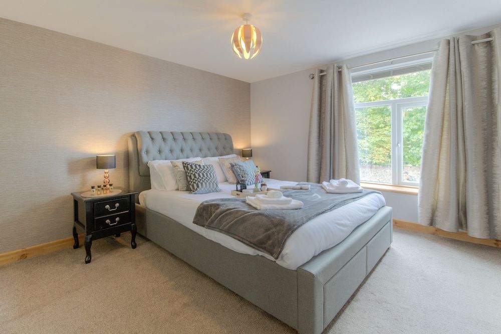 Beach Breeze Cottage - 3 Bed 2