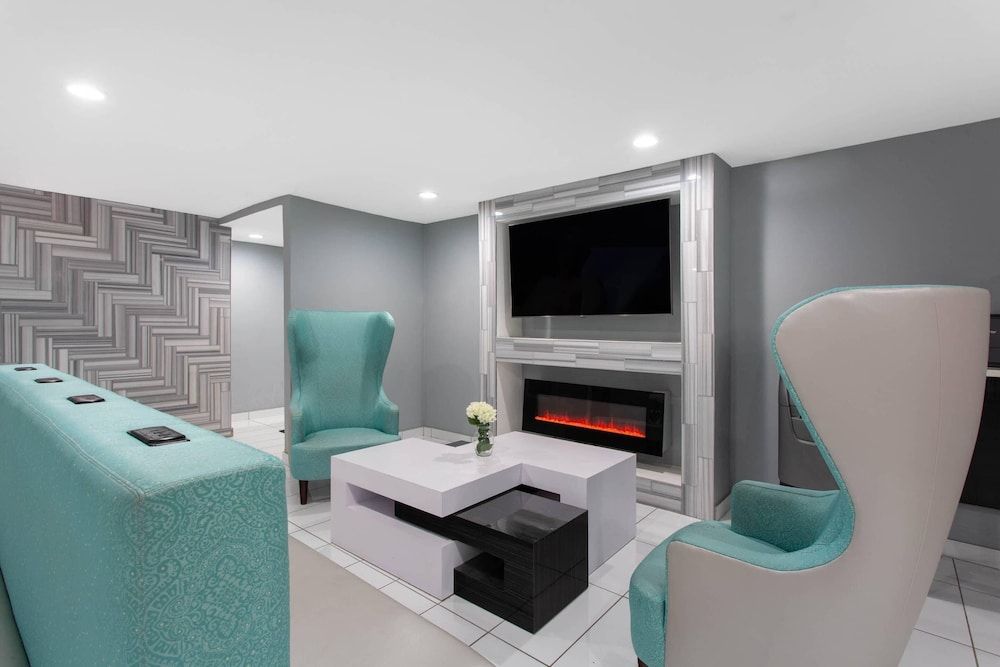Clarion Pointe 2