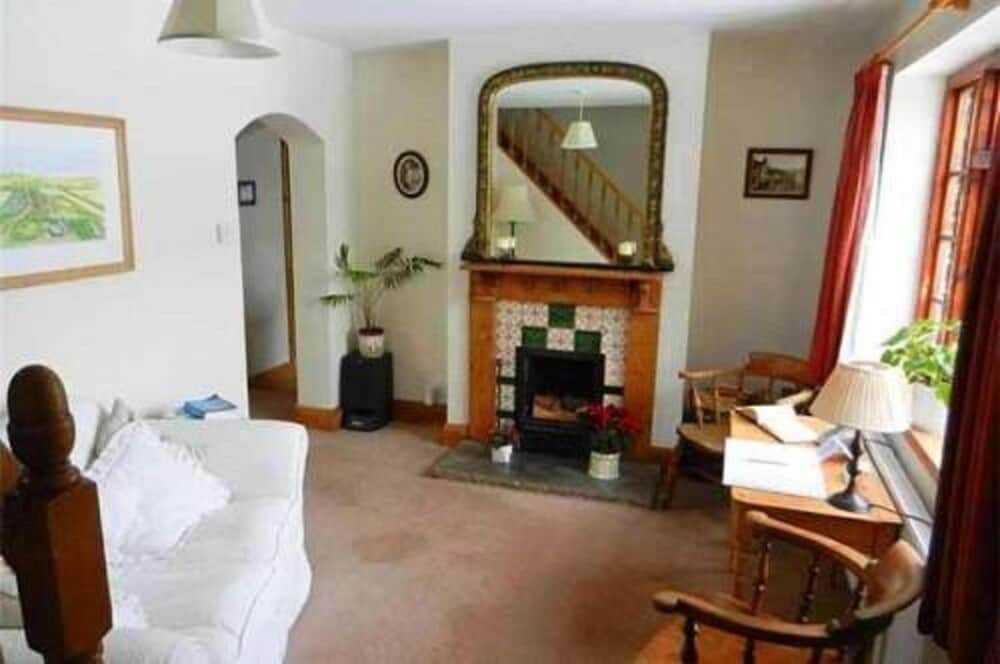 Larkrise Cottage Bed And Breakfast 2