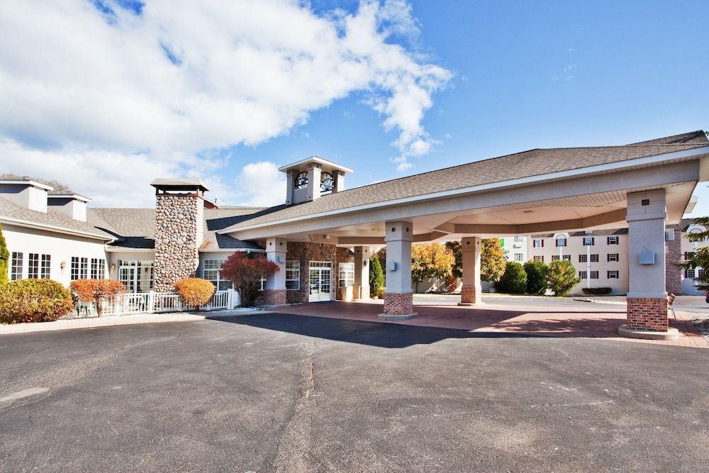 Holiday Inn Express ST. IGNACE-LAKE FRONT by IHG 1