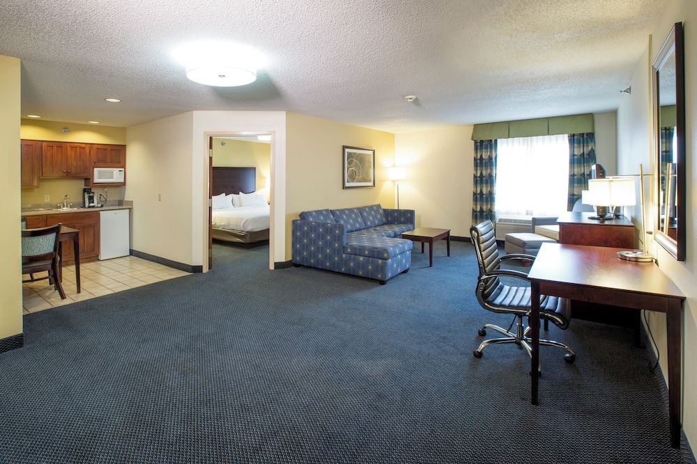 Holiday Inn Express & Suites ST. JOSEPH LAKEFRONT by IHG 2