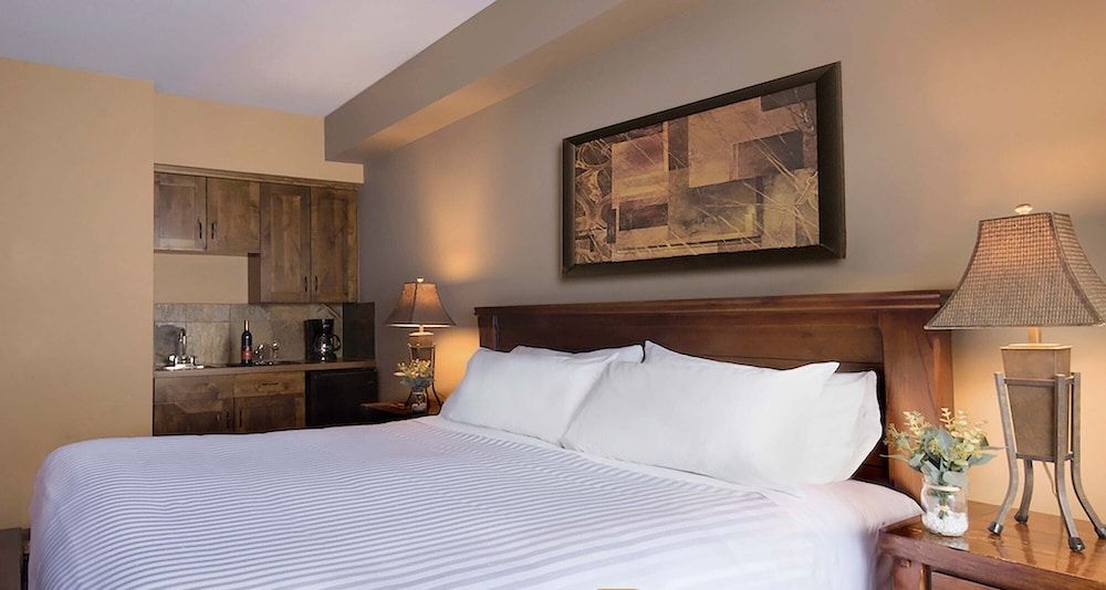 Glacier & Mountaineer Lodge 2
