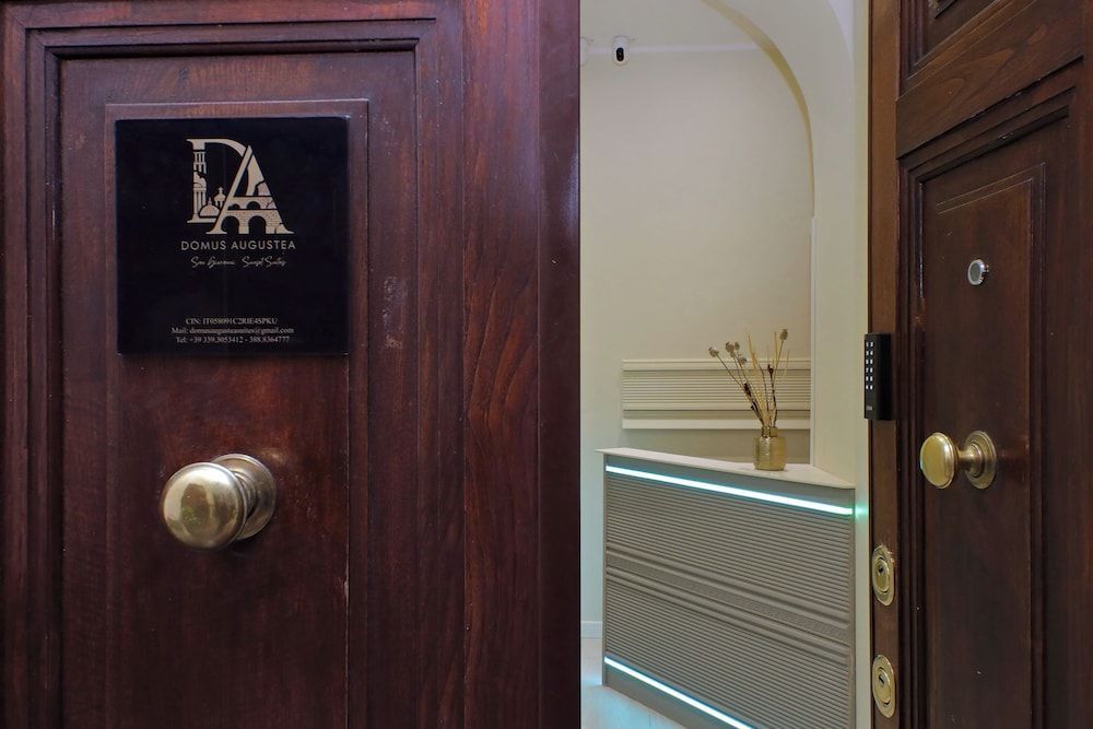 Domus Augustea - San Giovanni Sunset Suites 1