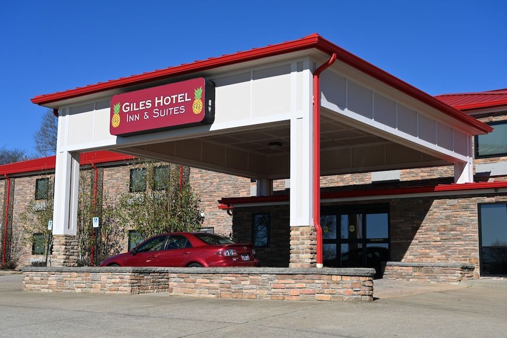 Giles Hotel Inn & Suites 1