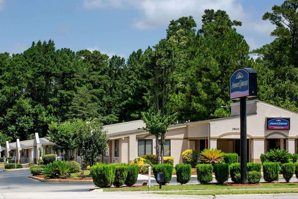 Howard Johnson by Wyndham Wilmington 1