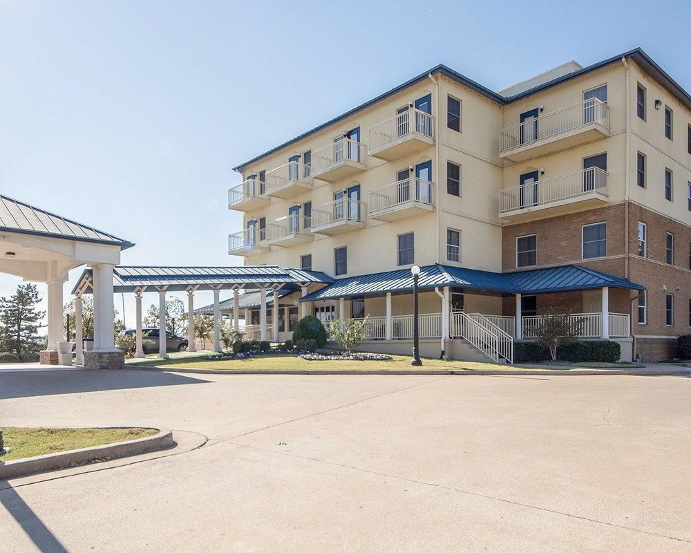 Quality Inn Tulsa-Downtown West 2