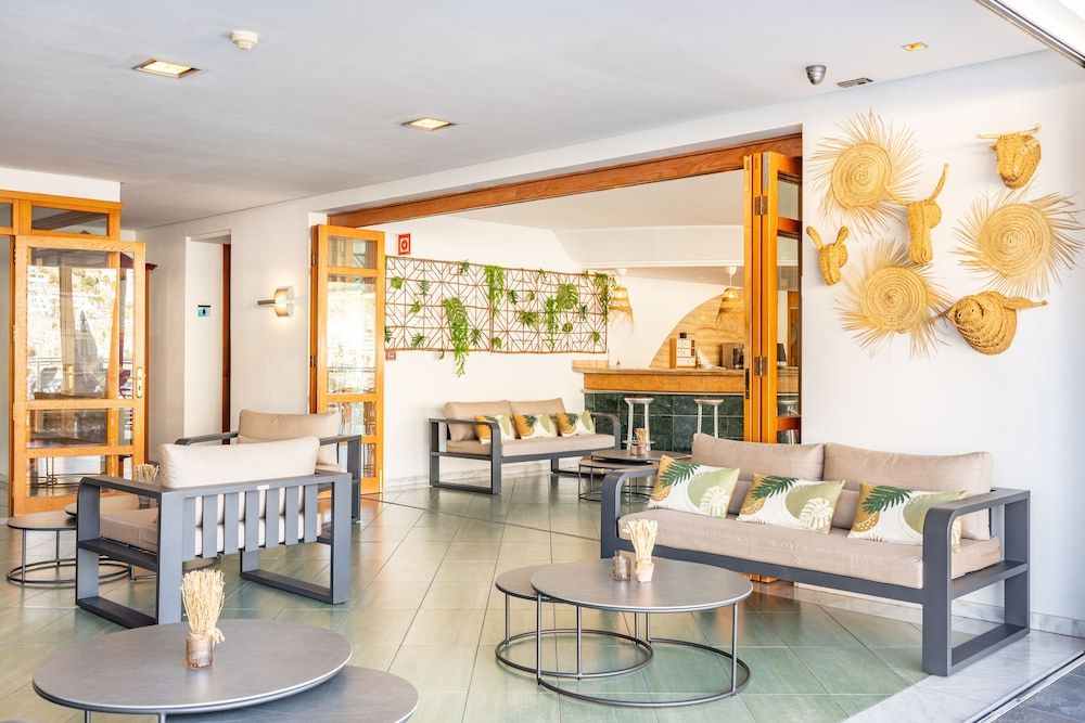 Apartamentos Cabau Cala Nova 2