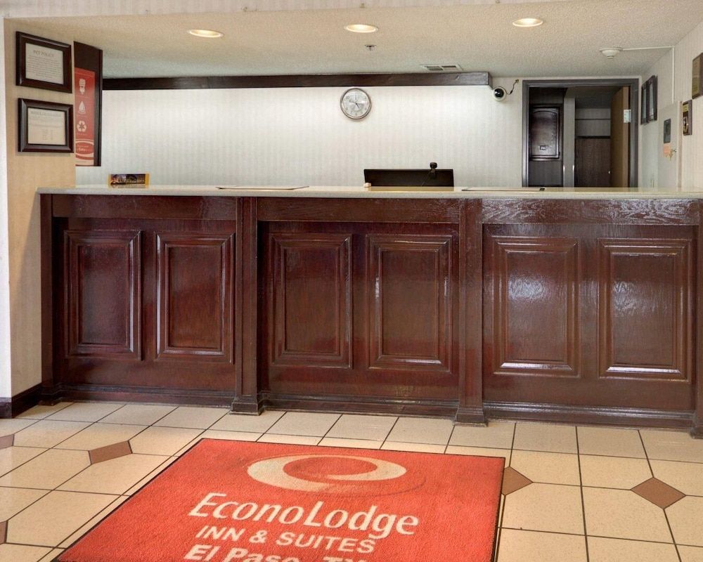 Econo Lodge Inn & Suites El Paso West 2