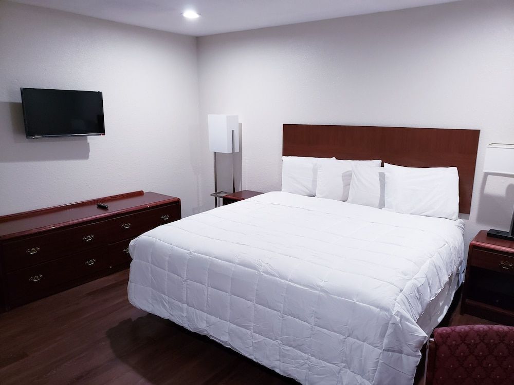 CLEAR LAKES INN 1