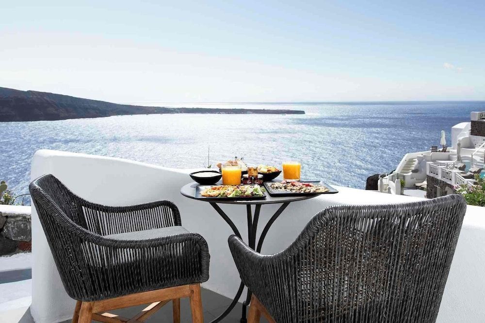 ArmonOia Luxury Caves 2