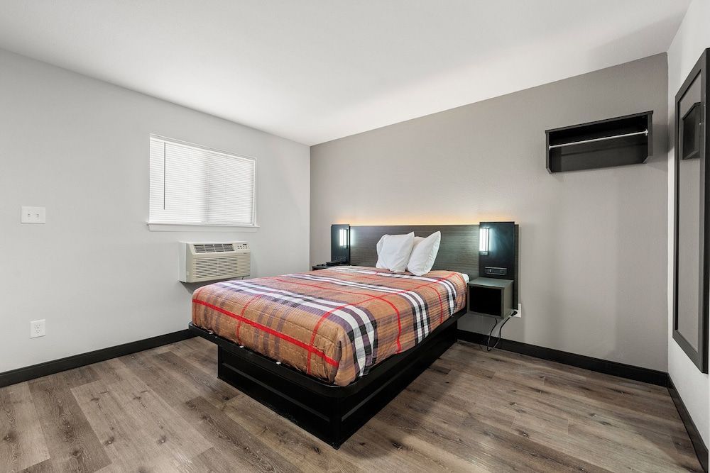 Southern Suites Kennesaw 2