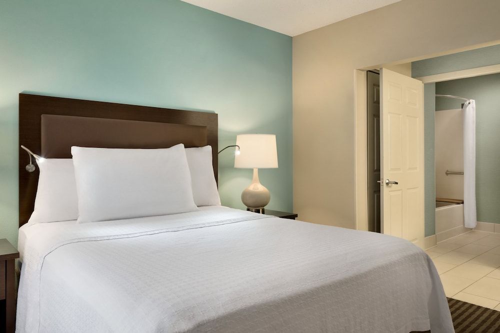 MainStay Suites Grand Rapids Southeast - Kentwood 2