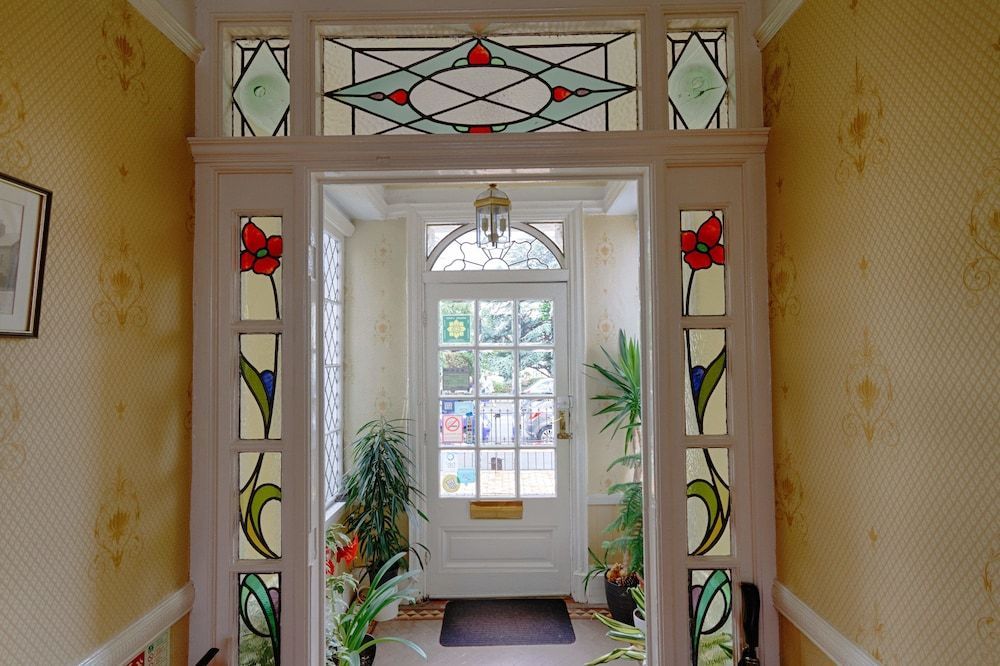 Holcombe House Guest House 2