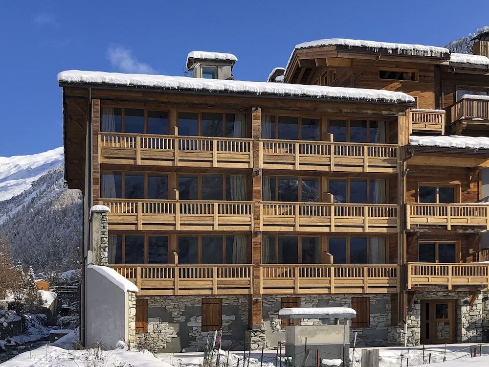 Hôtel Ski Lodge - Chambres & Appartements - Village Montana 1