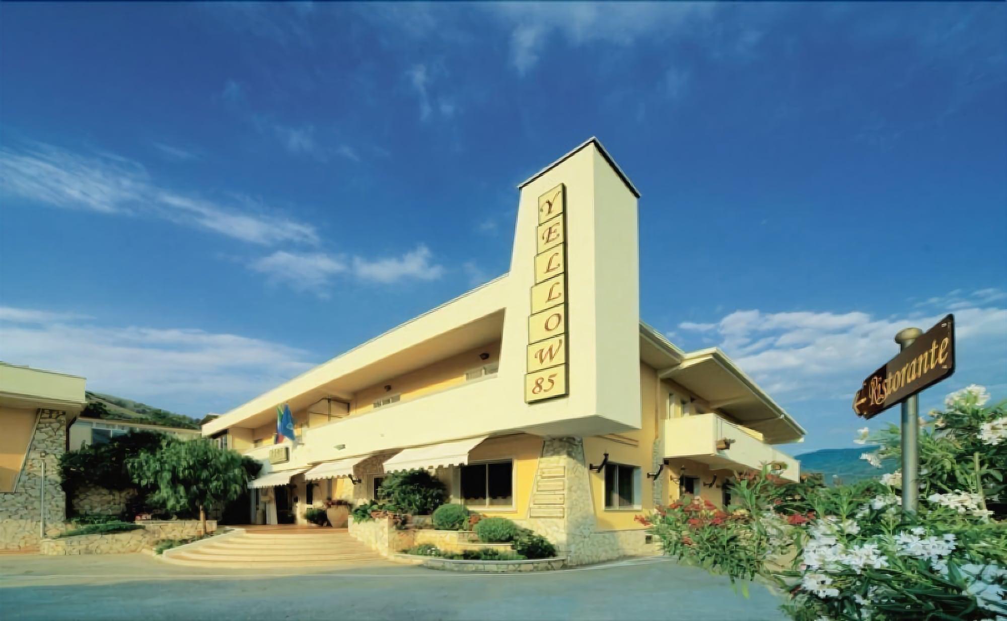 Yellow Park Hotel 1