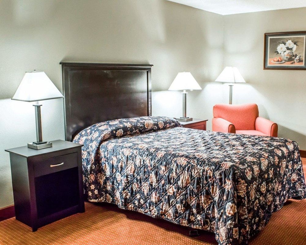 Econo Lodge Burlington I-40 2