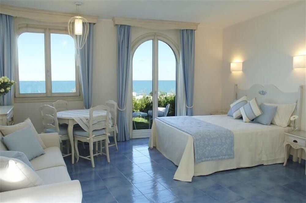 Baia Delphis Resort 2