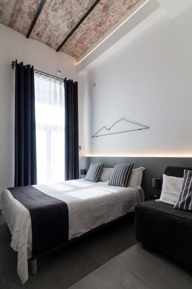 VESUCHARME SUITE Luxury Room 1