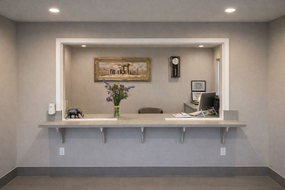 Super 8 by Wyndham Bakersfield CA Near Airport 2