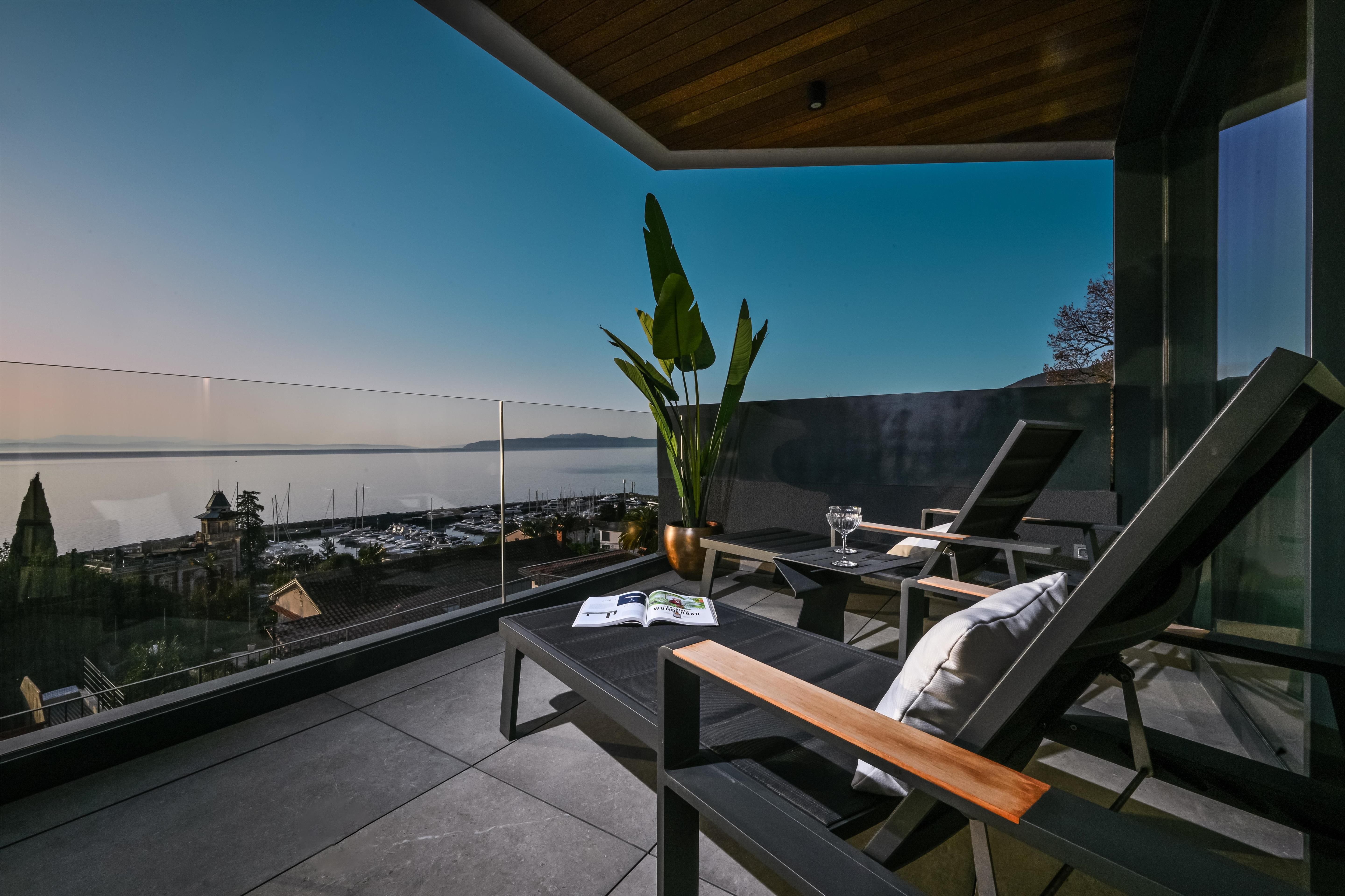 Sealeven Hotel And Residences 1