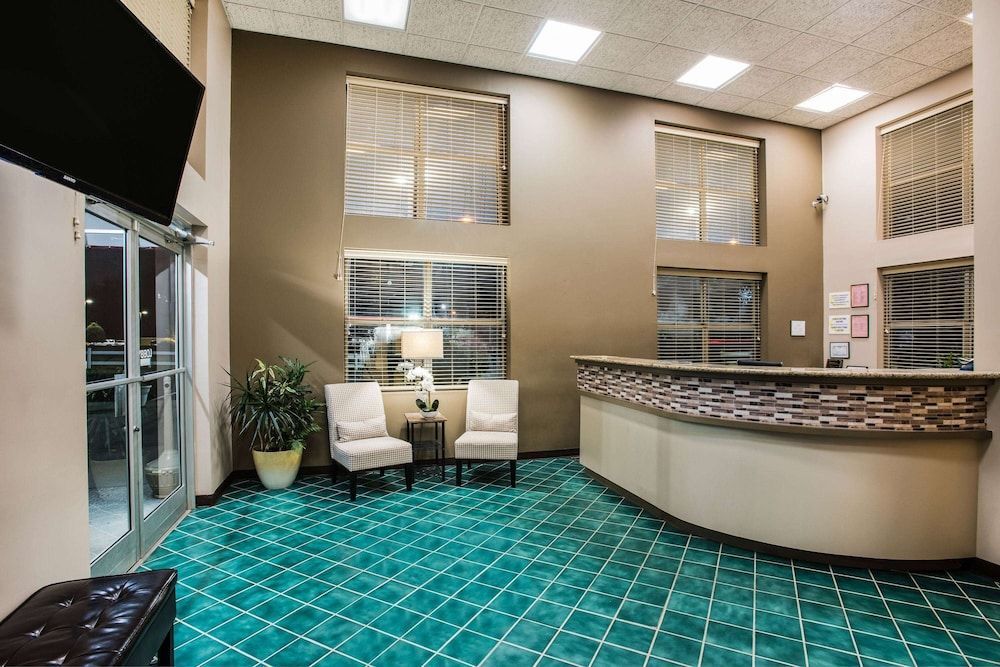 Super 8 by Wyndham Sevierville Riverside 2