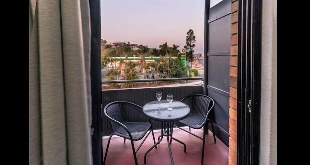 Kingsford Riverside Inn 1