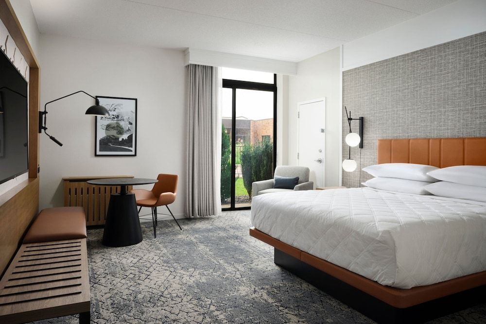 Sheraton Grand Rapids Airport Hotel 1