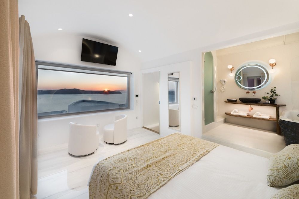 Emfasis Luxury Villa with heated Jacuzzi-Sunset view 1