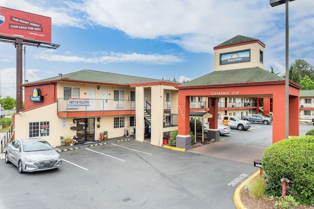 Days Inn by Wyndham Federal Way 1