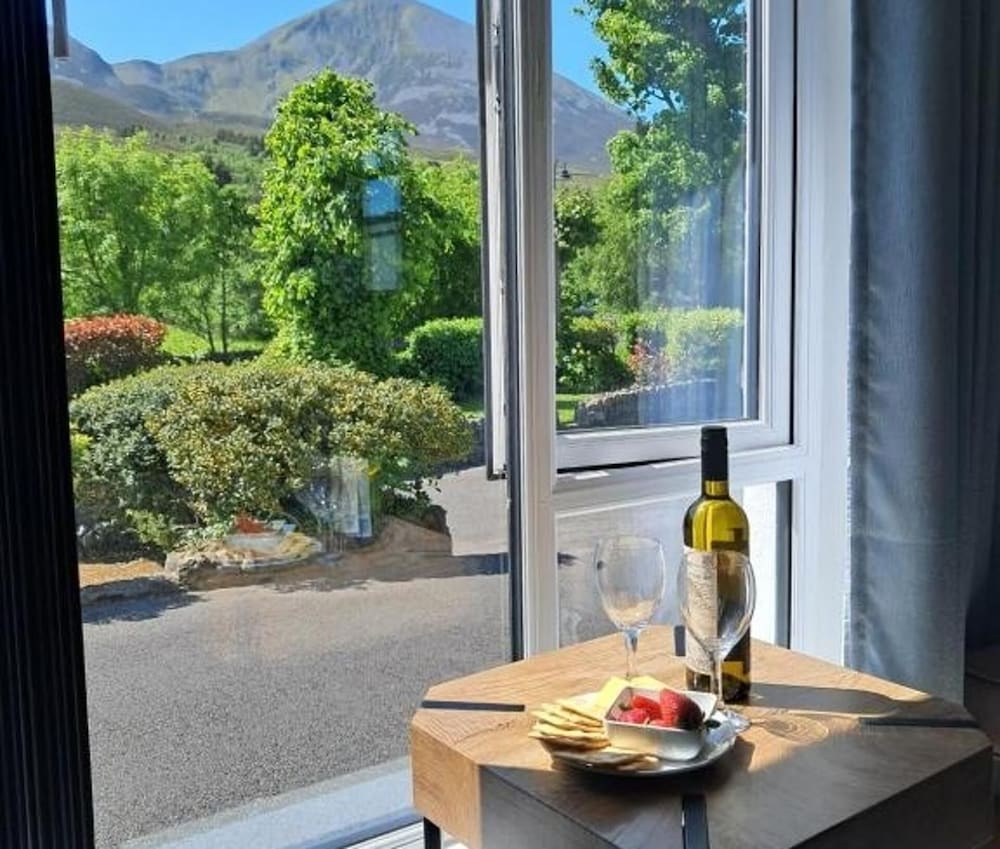 Apartment - Sleeps 3 - Westport , Free Parking 1