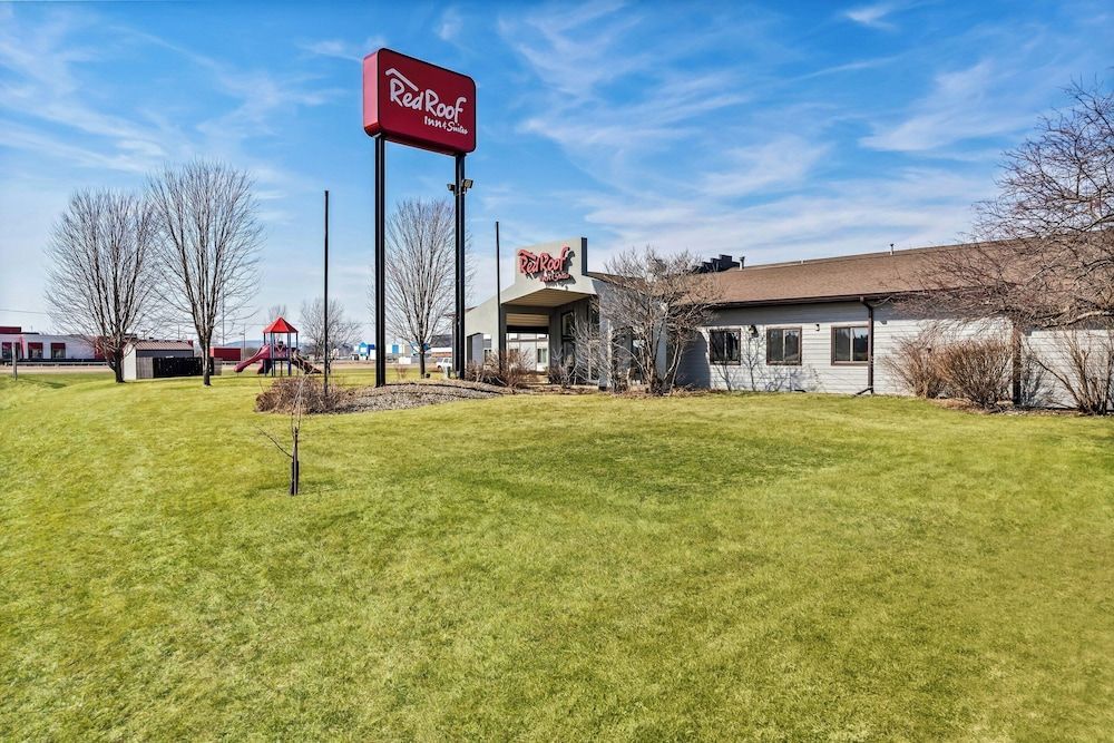 Red Roof Inn & Suites Tomah 1
