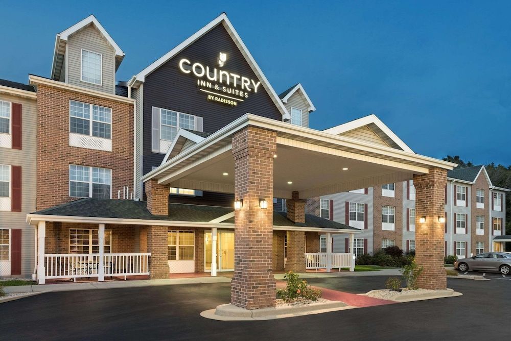 Country Inn & Suites by Radisson, Milwaukee Airport, WI 1