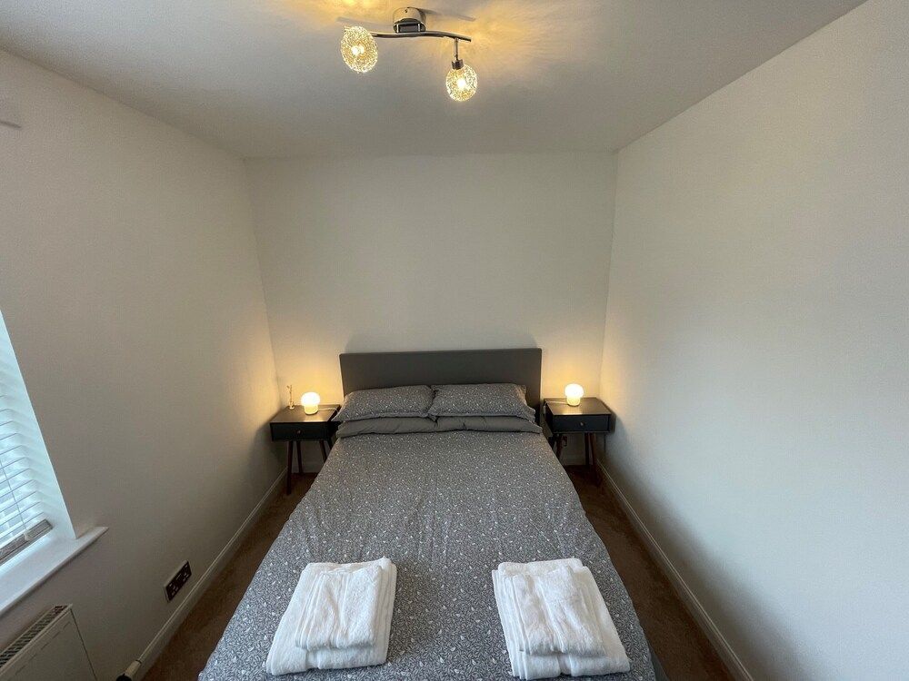 Beautiful 2-bed Apartment in Renfrew 2
