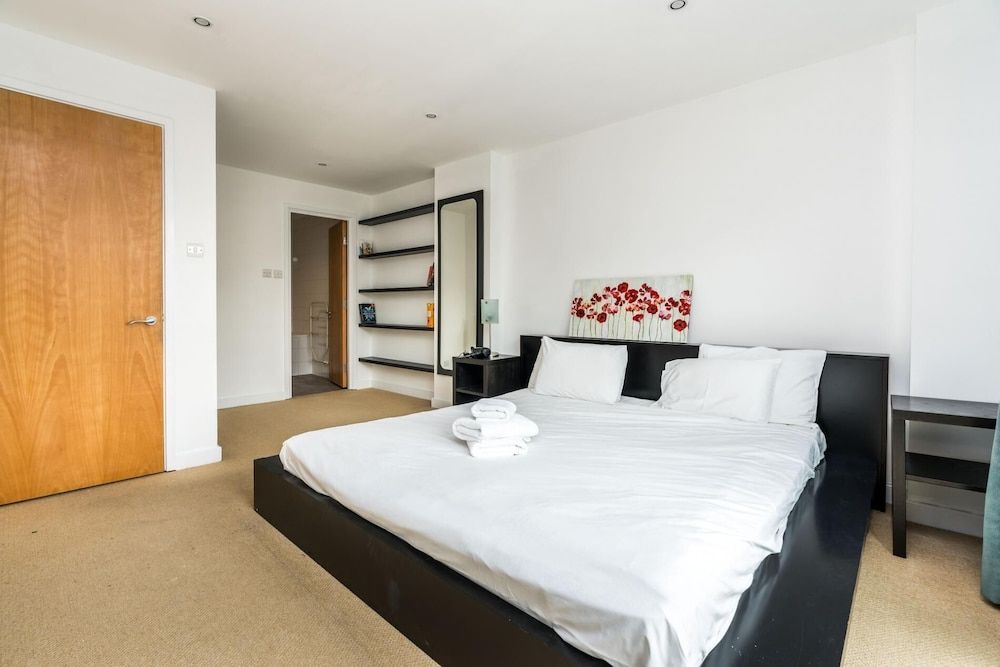 Superfast Broadband 2BD City Flat Farringdon 2