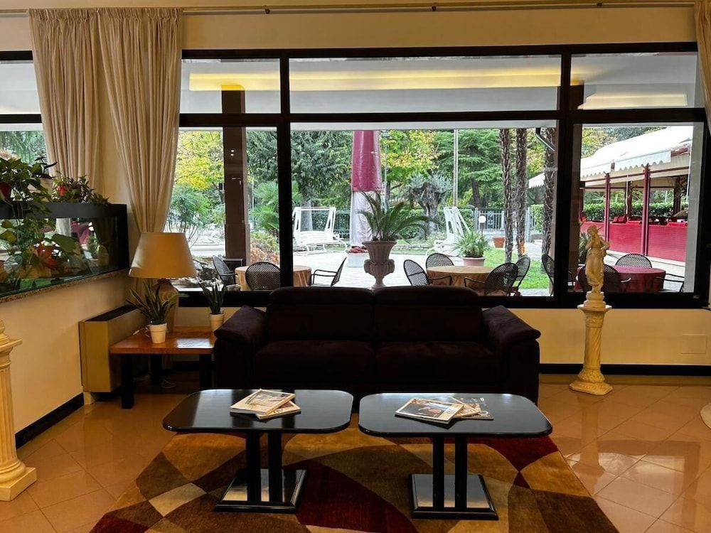 Hotel Rey's 1