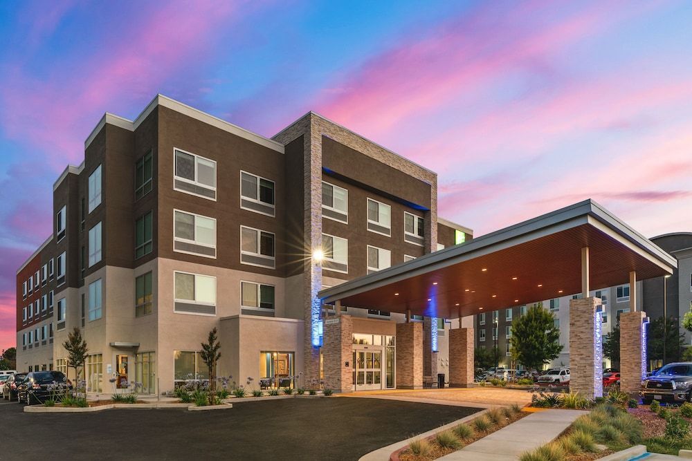 Holiday Inn Express & Suites SUISUN CITY by IHG 1