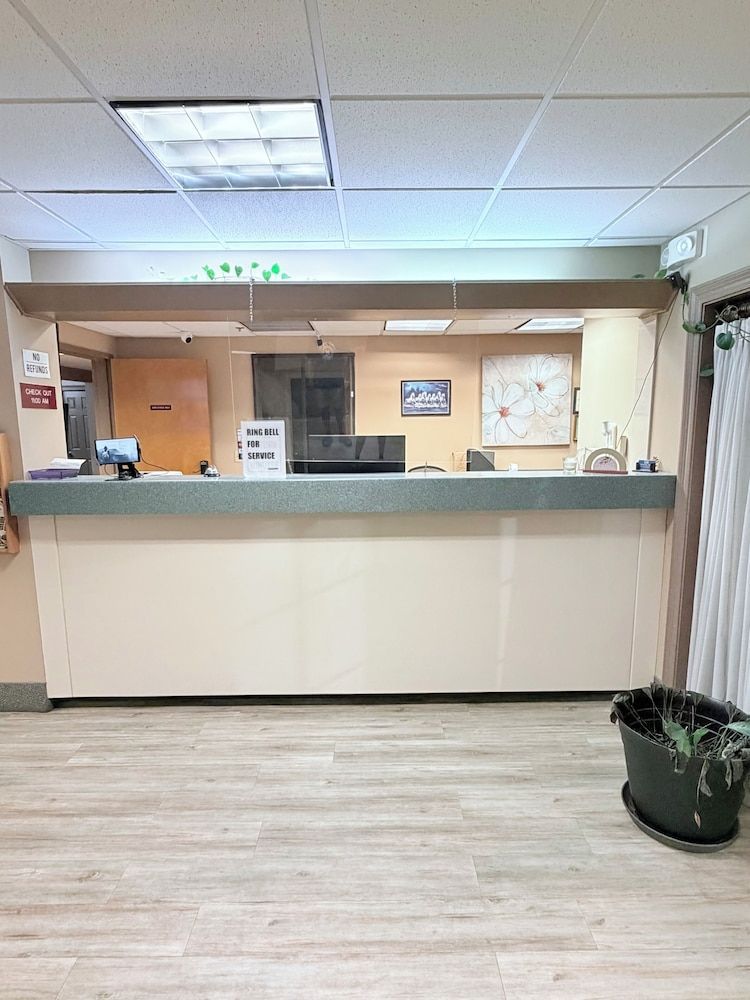 COLLINS INN & SUITES 2