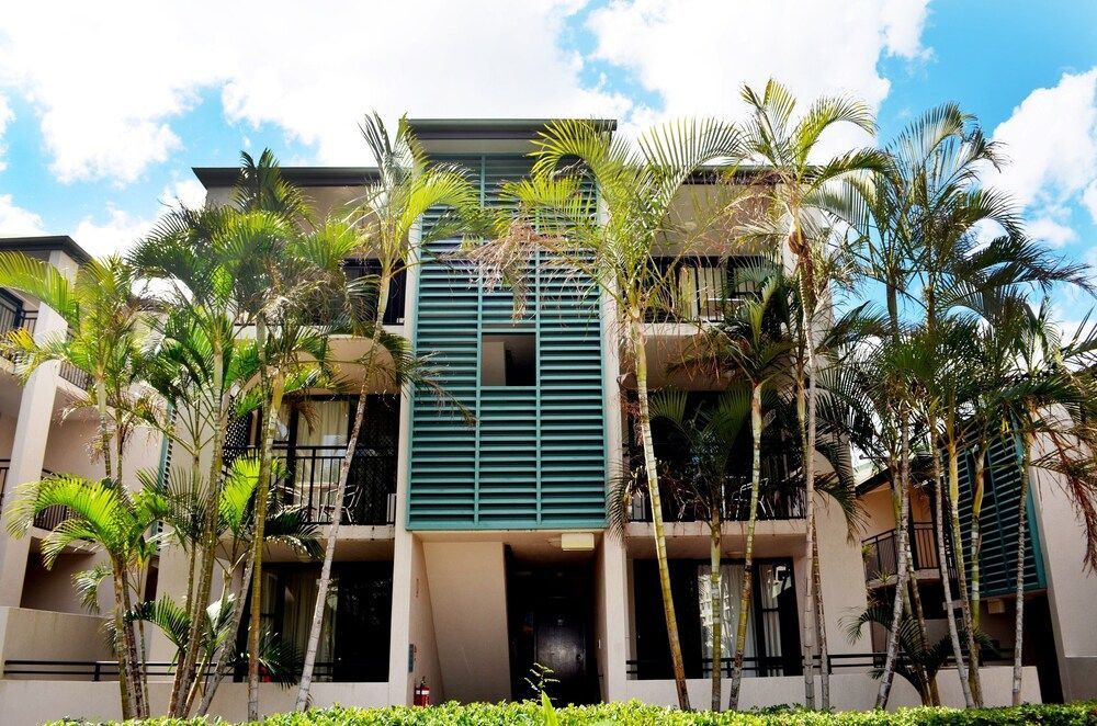 Spring Hill Mews Apartments 1