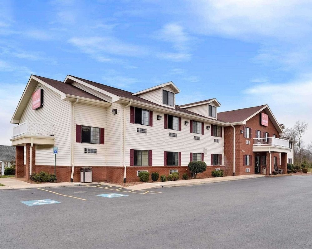 Econo Lodge Inn & Suites Shelbyville 1