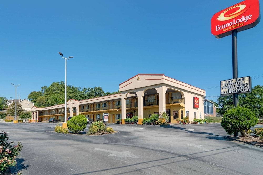 Econo Lodge Inn & Suites 1